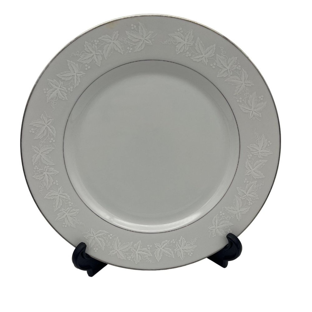 Fine China of Japan Huntington Dinner Plate 10.5" White Flowers Platinum Trim